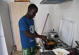 Uno de los residentes de las viviendas de SJM en Níjar.