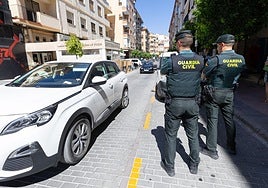 Agentes de la Guardia Civil en Loja tras la primera reyerta, cuando se reforzó la seguridad.