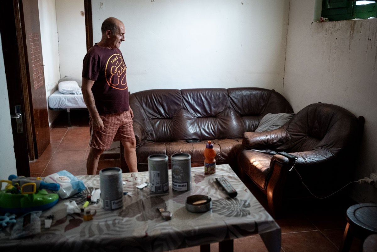 Dentro de la iglesia de Granada okupada por Bernardo