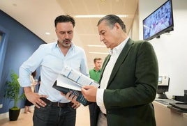 El consejero de la Presidencia, Interior, Diálogo Social y Simplificación Administrativa, Antonio Sanz, en la Agencia Digital de Andalucía (ADA).