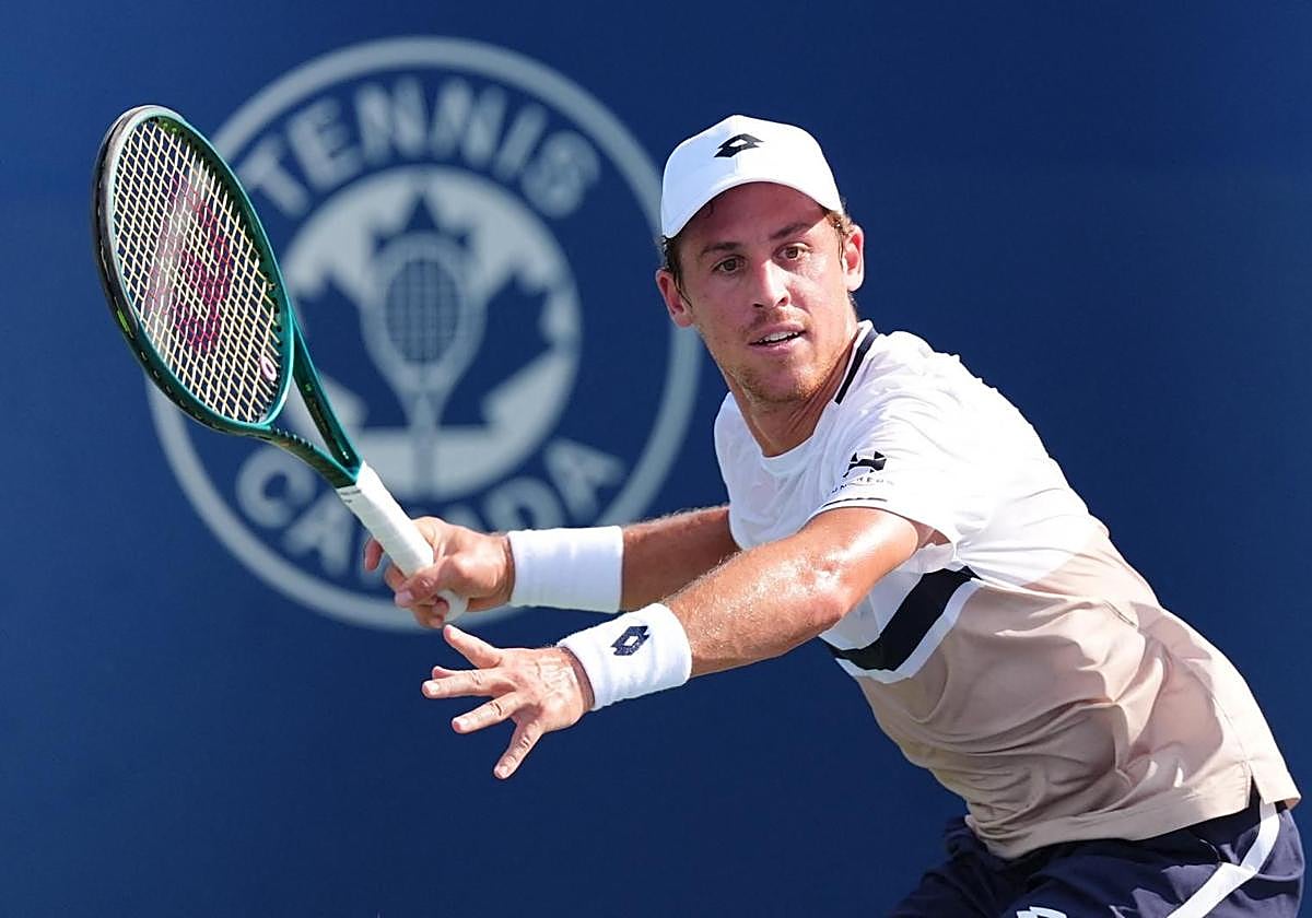 Roberto Carballés aguarda una bola en Toronto.