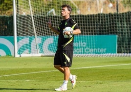 Rubi dando instrucciones durante un entrenamiento