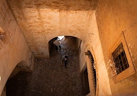 Las imágenes del interior del Castillo de la Calahorra y el acto de adquisición
