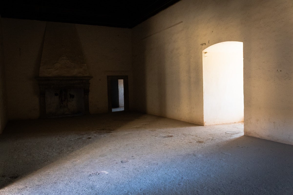 Las imágenes del interior del Castillo de la Calahorra y el acto de adquisición