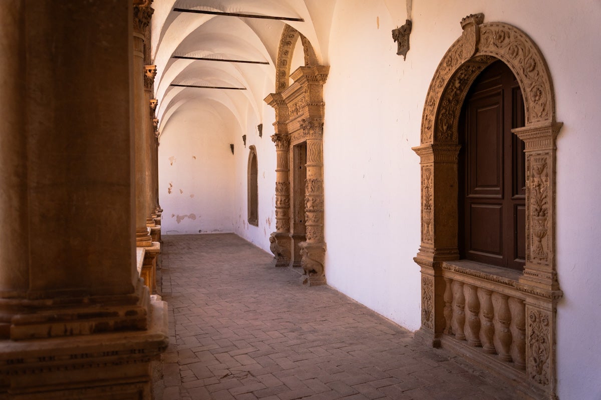 Las imágenes del interior del Castillo de la Calahorra y el acto de adquisición