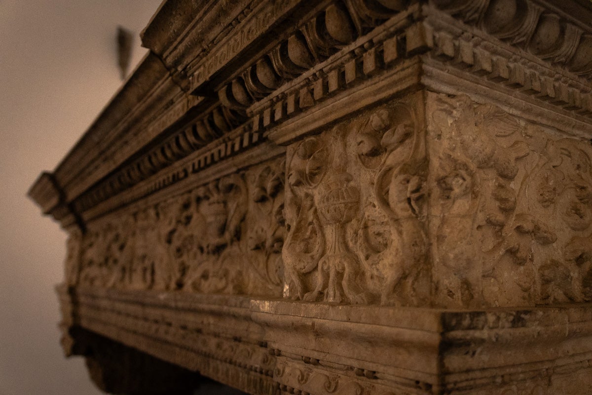 Las imágenes del interior del Castillo de la Calahorra y el acto de adquisición