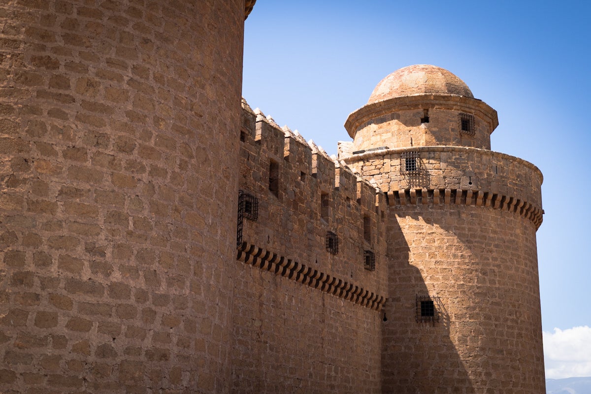 Las imágenes del interior del Castillo de la Calahorra y el acto de adquisición