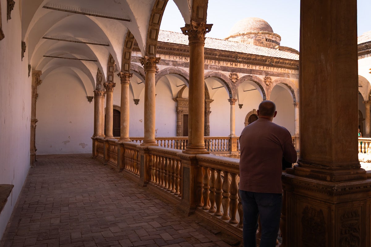 Las imágenes del interior del Castillo de la Calahorra y el acto de adquisición