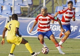 Stoichkov arma una jugada durante el amistoso contra el Catar.