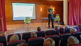 La Guardia Civil de Granada presenta en Zafarraya la nueva denuncia telemática: «acercando el cuartel al ciudadano donde más se necesita»