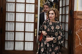 La vicepresidenta primera y ministra de Hacienda, María Jesús Montero, a su salida de una sesión plenaria extraordinaria, en el Congreso de los Diputados