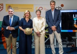Elisa Aguilar y Antonio Martín, segunda y primero por la derecha, en la presentación del torneo de nuecvo cuño.
