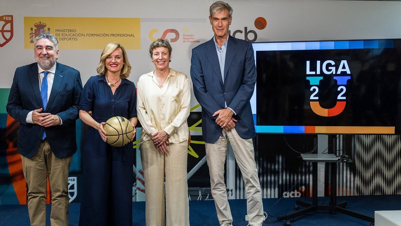 Elisa Aguilar y Antonio Martín, segunda y primero por la derecha, en la presentación del torneo de nuecvo cuño.