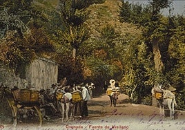 Aguadores en la Fuente del Avellano en una postal