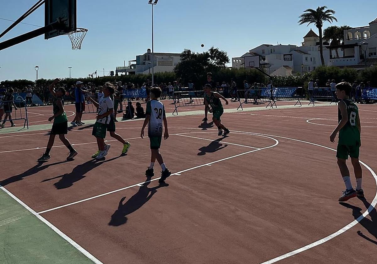 El Torneo 3x3 de Basket aglutina este verano en Almerimar a medio centenar de equipos