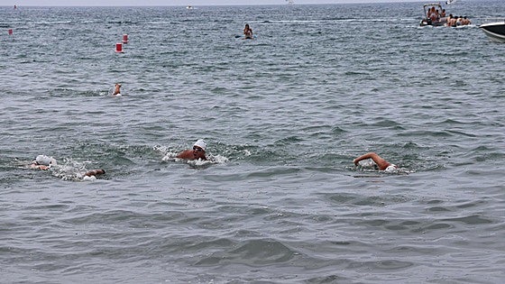 El IV Acuatlón de Almerimar reina hoy en los arenales de la Playa de Poniente