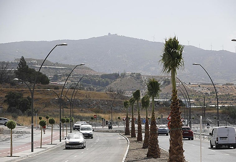 La actuación de mejora y ampliación del carril ha terminado tras nueve meses de obras y permite de nuevo el acceso a Motril por su principal entrada desde la autovía