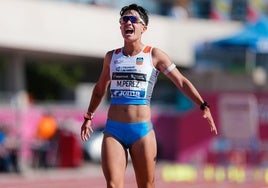 María Pérez celebra su nuevo título en Tarragona.
