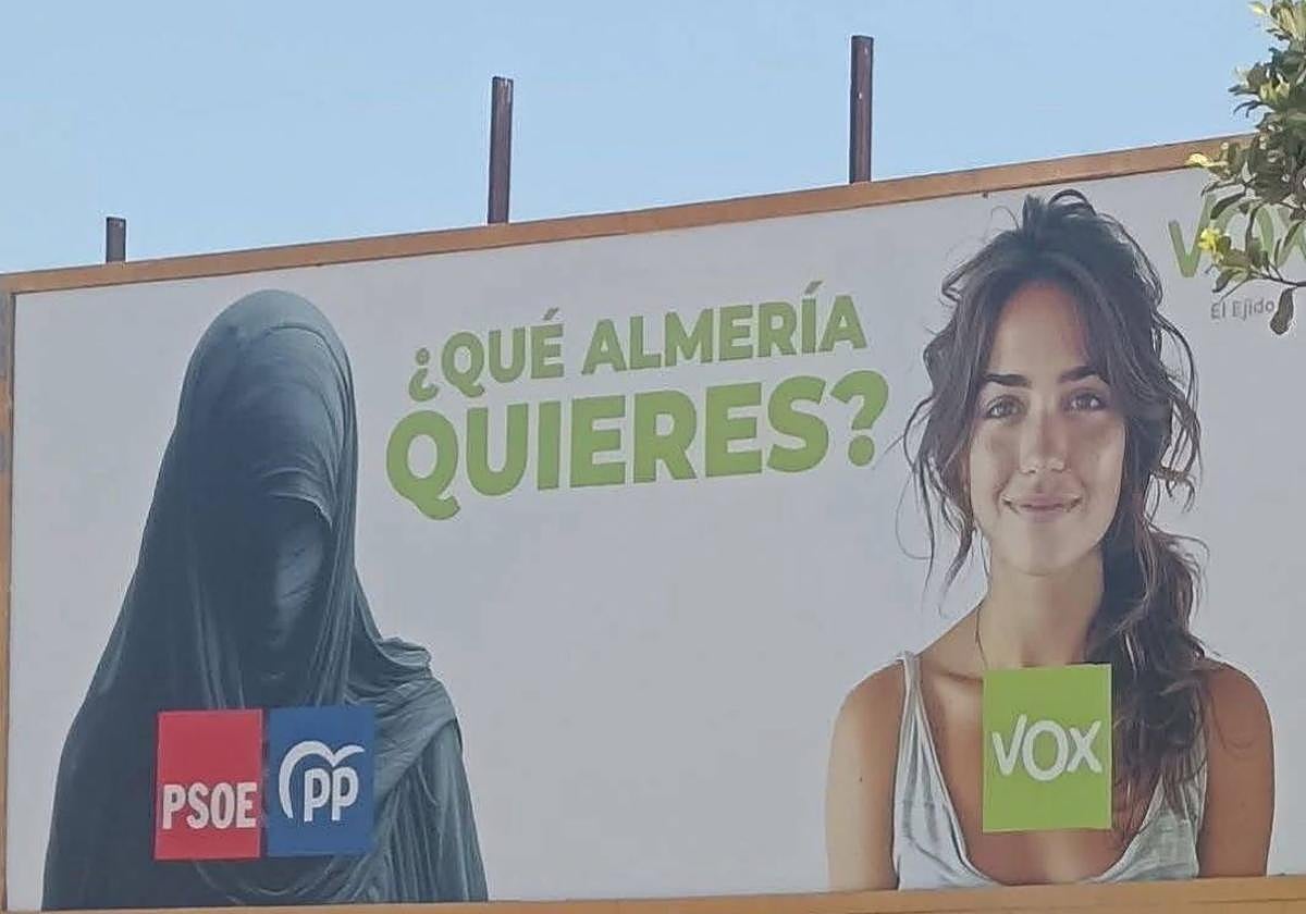 Vox se queda sin sus polémicas vallas en Aguadulce y Huércal de Almería