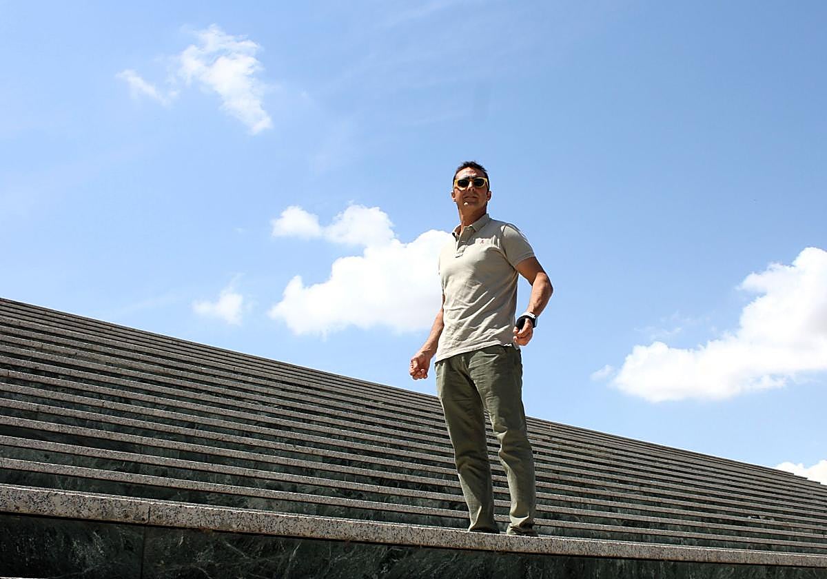 David Fandila, en las escaleras del Palacio deCongresos.