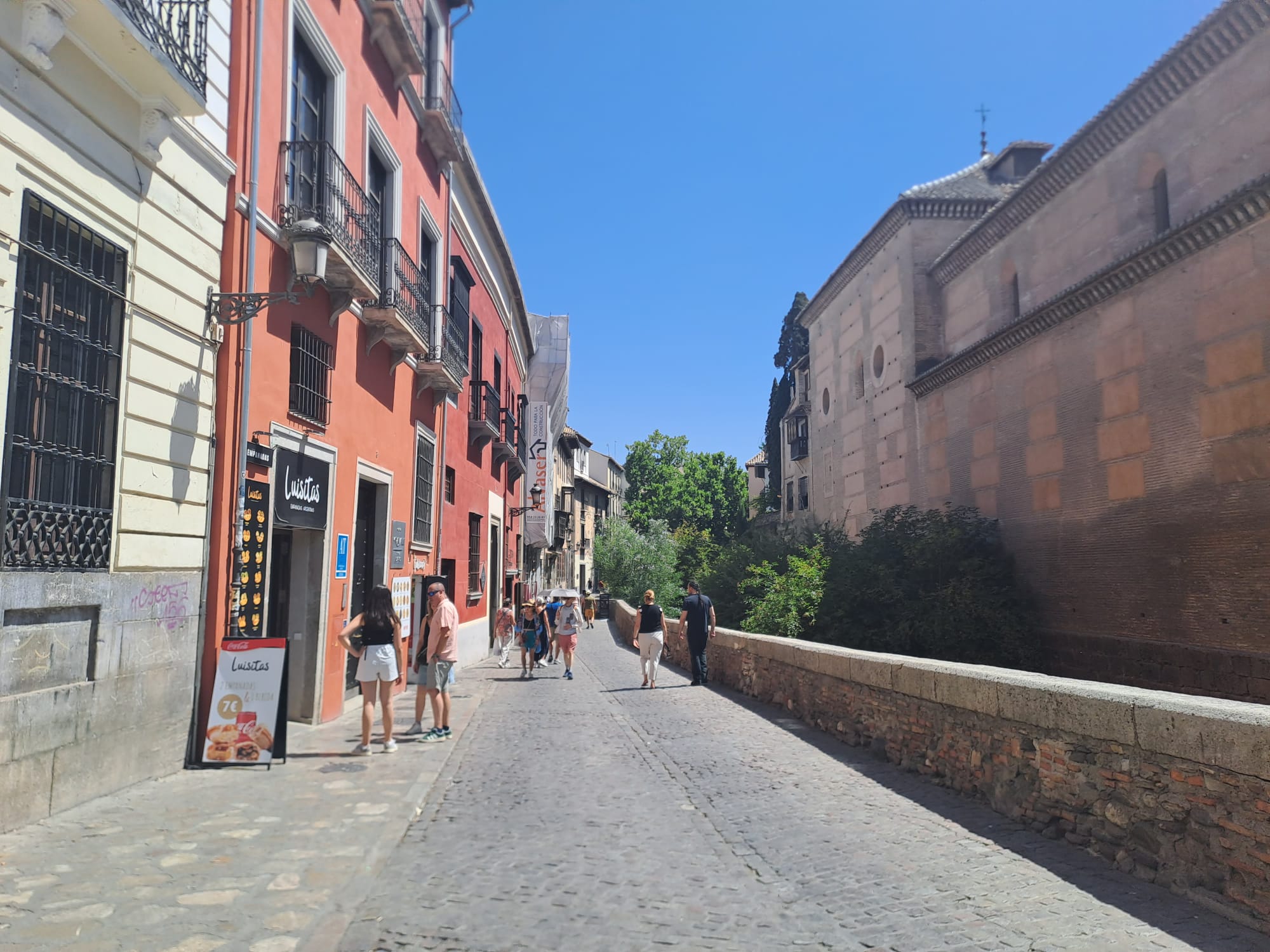 Las imágenes de una Granada desértica con la ola de calor
