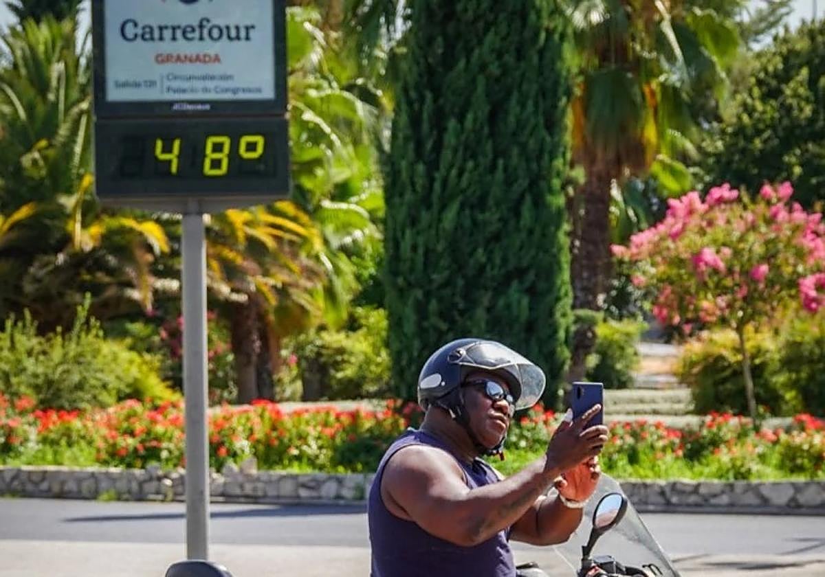 Última hora de AEMET por calor asfixiante en Granada: aviso naranja en 73 localidades