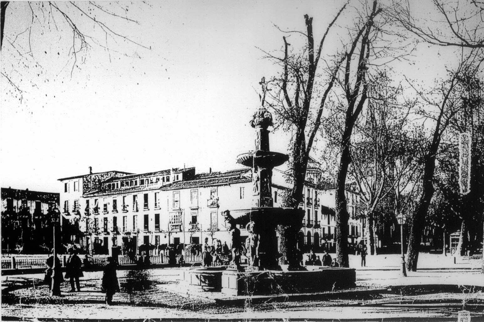 La fuente entre el Salón y el Humilladero