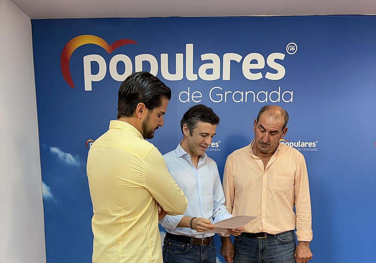 Jorge Saavedra este lunes en la sede del PP en Granada.