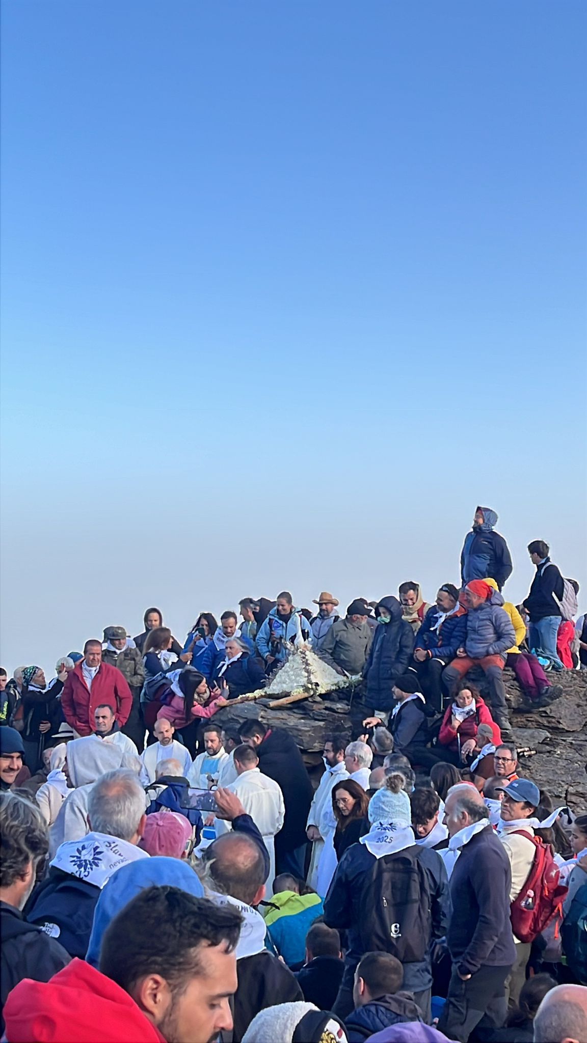 Las bellas imágenes de la romería más alta de España