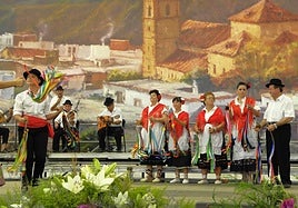 Grupo alpujarreño actuando en el festival de Alcolea, en el año 2014.