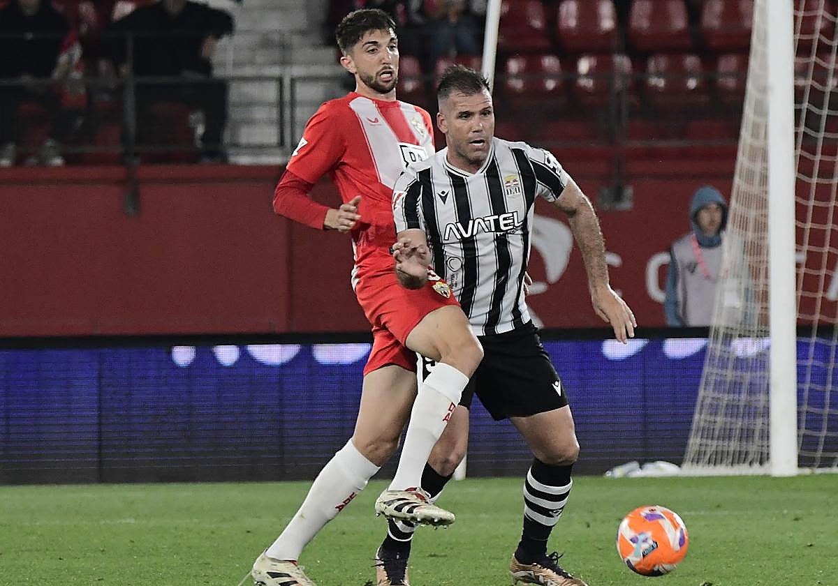 Édgar jugando contra el Cartagena