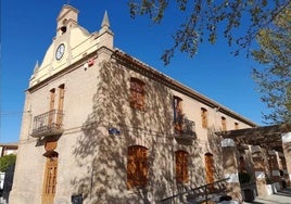 Este nuevo espacio municipal, que ha sido construido por el Consistorio, tendrá formato 'hostel', y contará con recepción, salón, cocina y un total de cinco habitaciones.