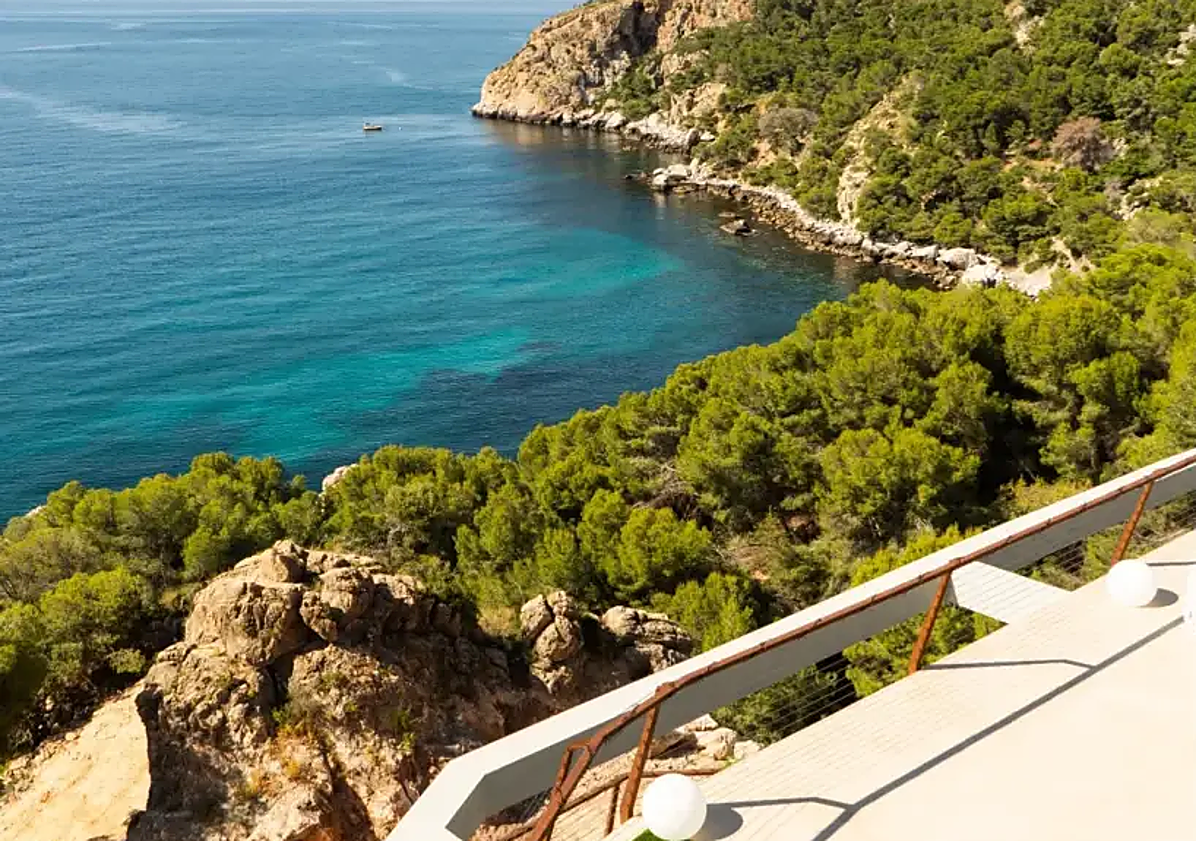 Imagen principal - El flamante y nuevo hotel de Granada sobre un acantilado con vistas al mar: «Algo único»