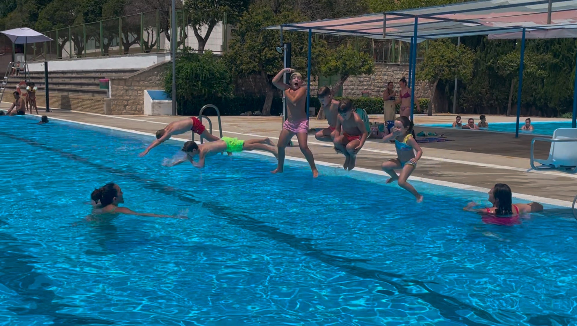 Así capean los jinenses el calor extremo