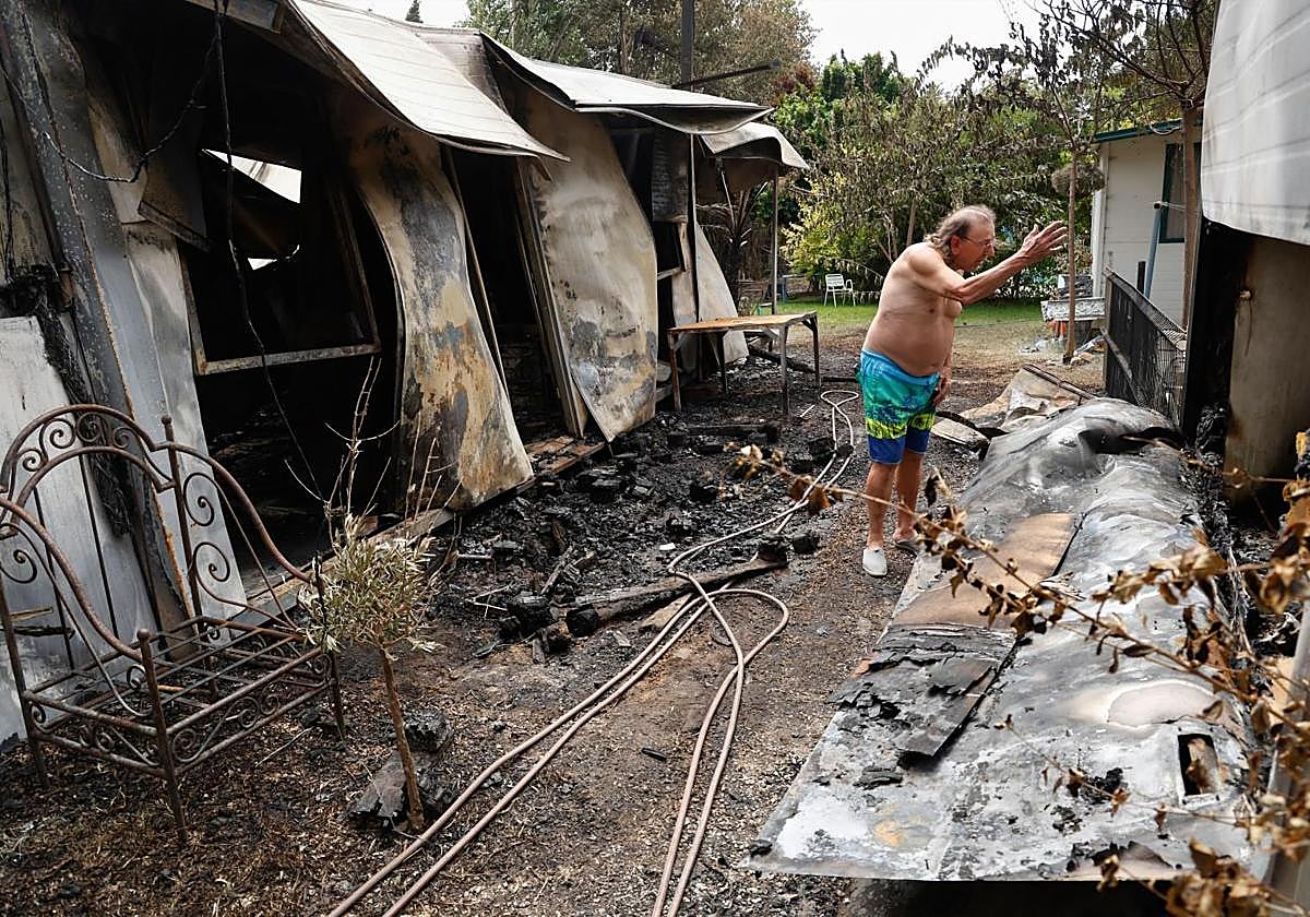 Una de las zonas de camping de Tarifa que han sido afectadas por el incendio.