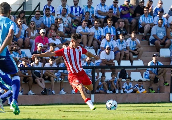 Arribas jugando contra el Málaga en la pretemporada