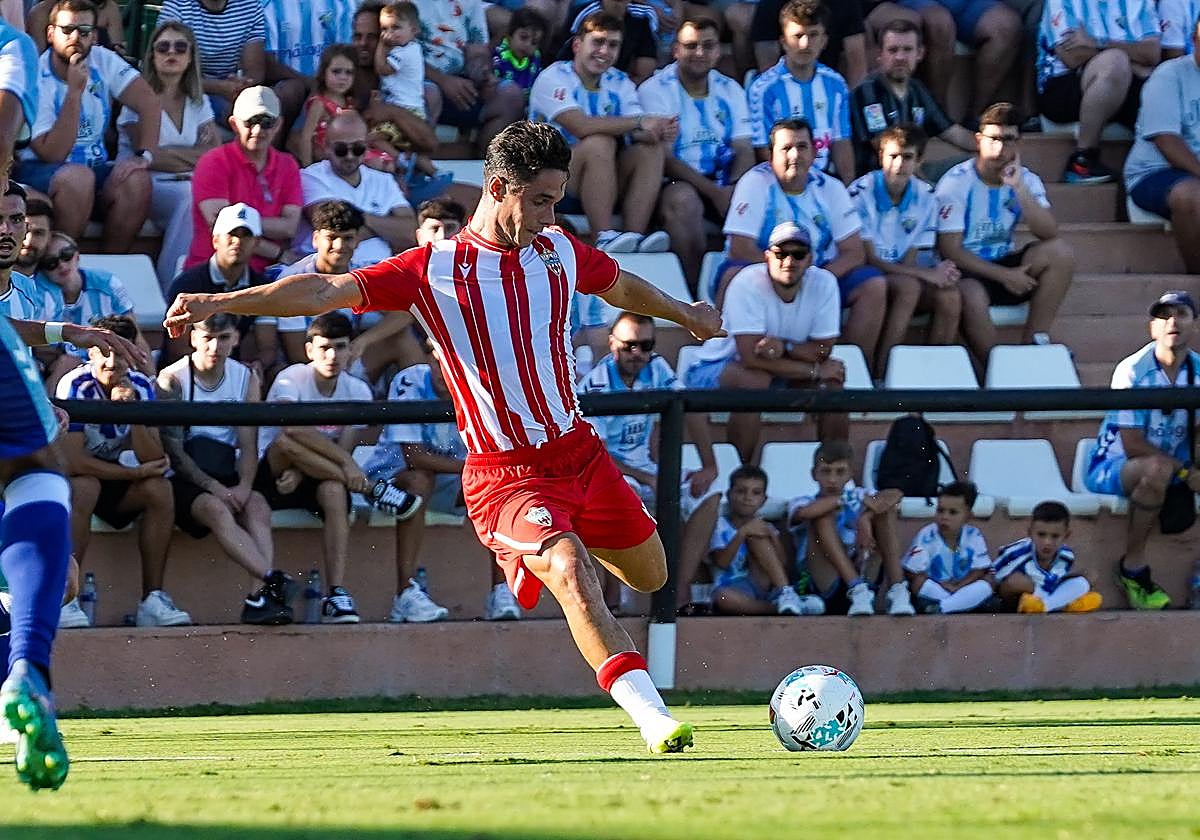 Arribas jugando contra el Málaga en la pretemporada