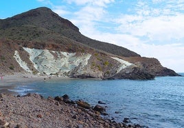 Las tres mejores calas de aguas cristalinas y arena blanca de Andalucía