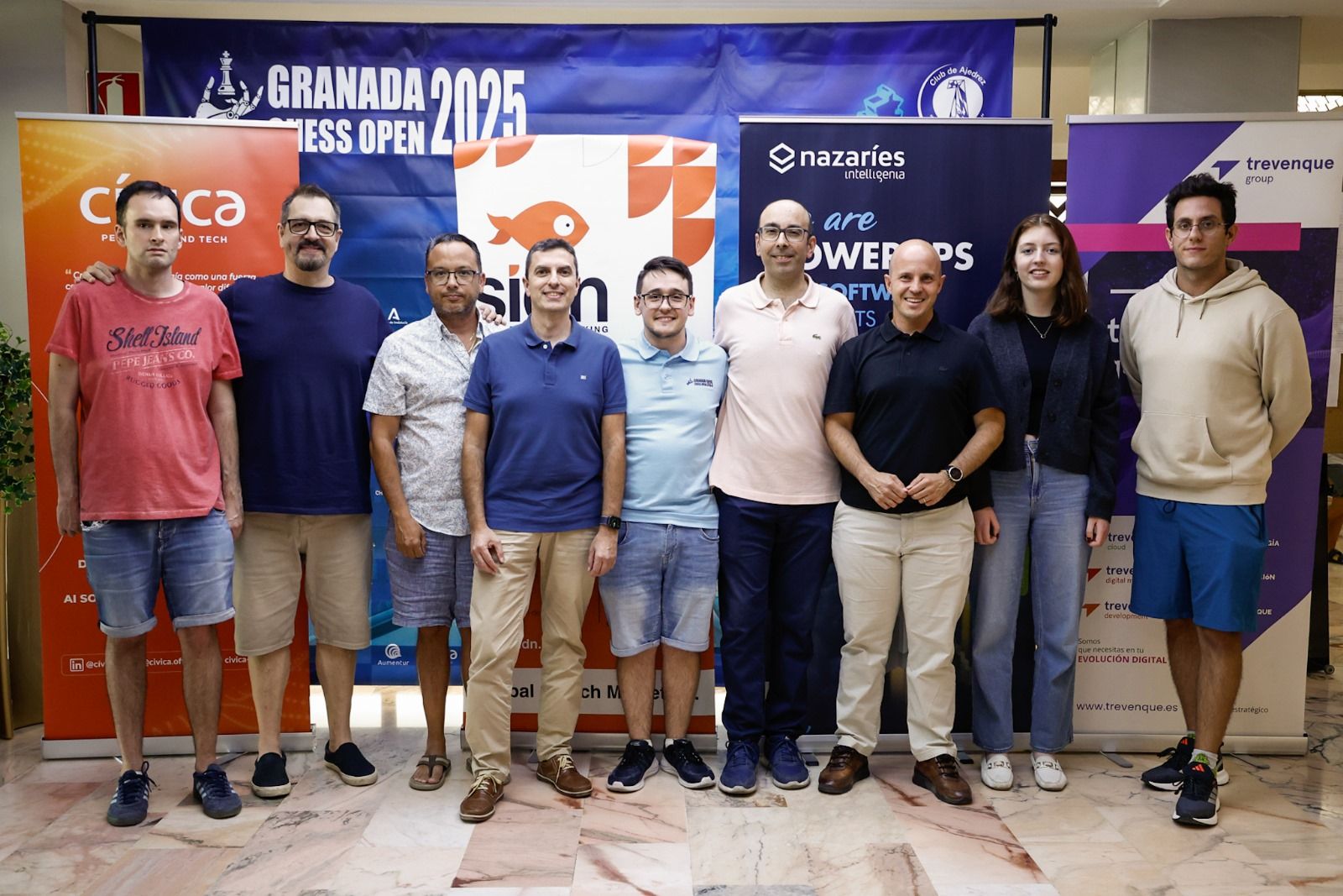 Jugadores y patrocinadores de los zubienses.