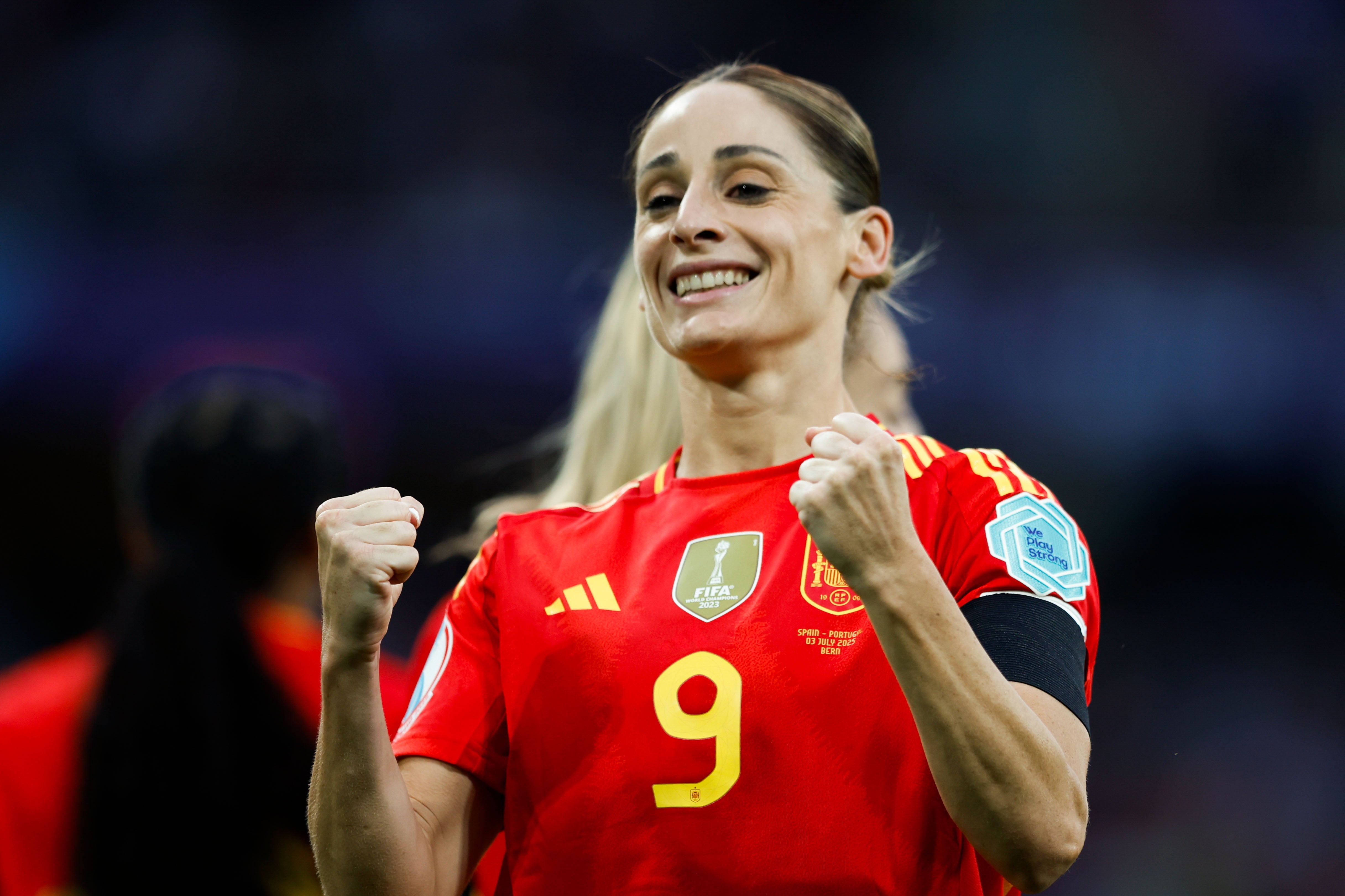 Esther González celebra un triunfo con España en la última Eurocopa.