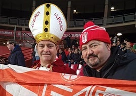 Miguel, junto al 'Papa' del Granada.