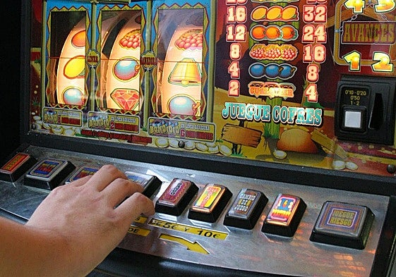 Detenidos dos jóvenes por robar de madrugada las máquinas tragaperras de un restaurante de Bailén