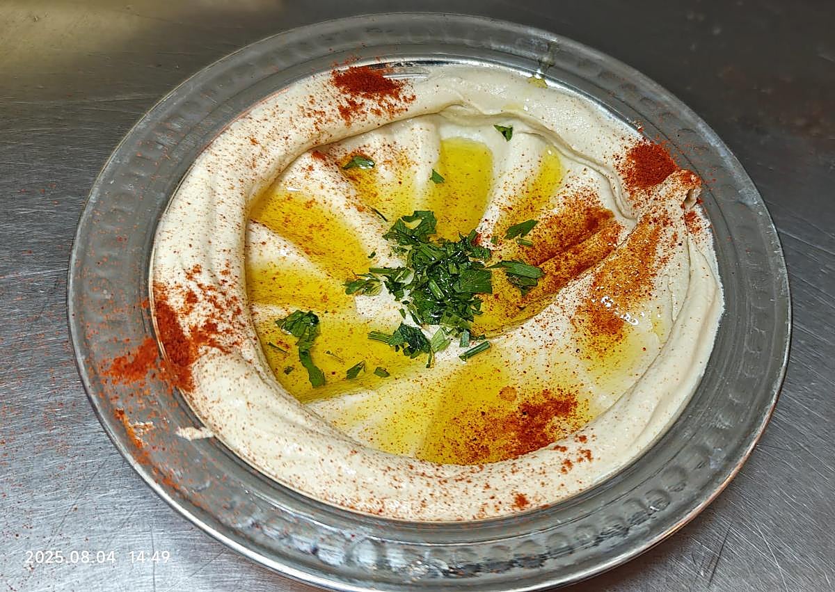 Imagen secundaria 1 - El restaurante «único» que trae a Granada manjares de Oriente Próximo: de Siria a Líbano