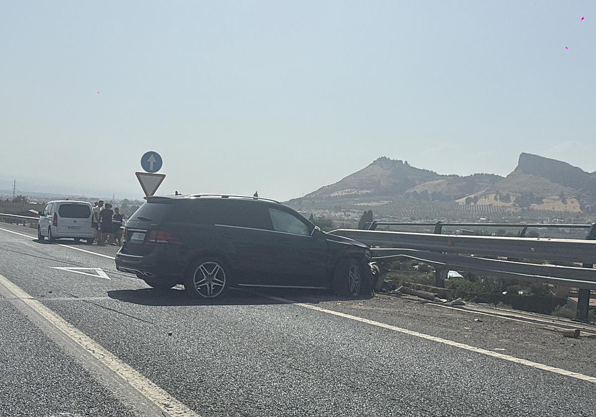 Choque entre dos vehículos en la A-92