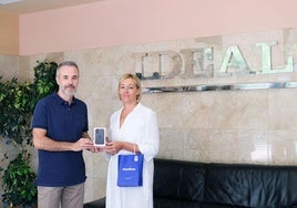 Óscar Salas, el suscriptor de IDEAL ganador de un iPhone 16