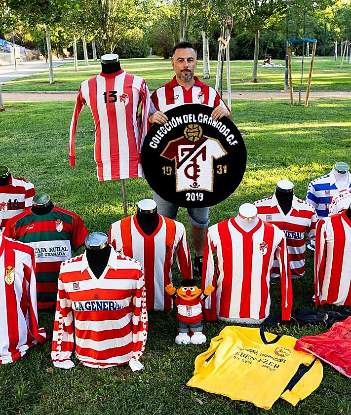 Imagen secundaria 2 - Los coleccionistas nazaríes, junto a sus piezas más destacadas. 