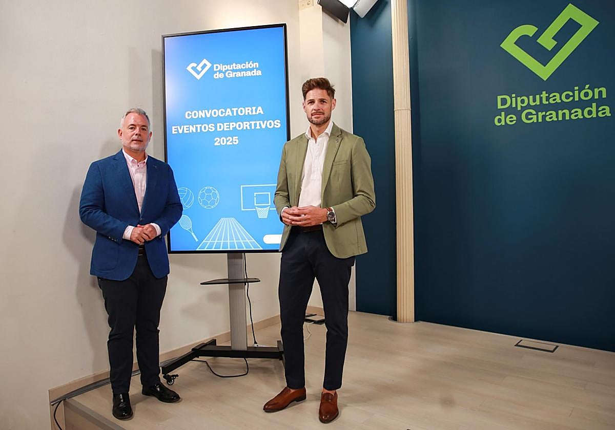 El presidente en funciones de la Diputación de Granada, Nicolás Navarro, junto al diputado de Deportes e Instalaciones Deportivas, Eric Escobedo.