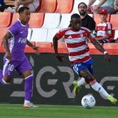 Baïla Diallo progresa con el balón por la banda zurda durante el trofeo.