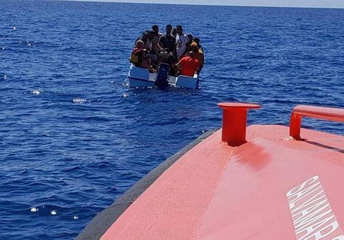 Dos muertos y un herido grave tras la llegada de dos pateras a Níjar y Vera