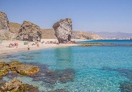 La Playa de los Muertos está considerada como una de las mejores de España.